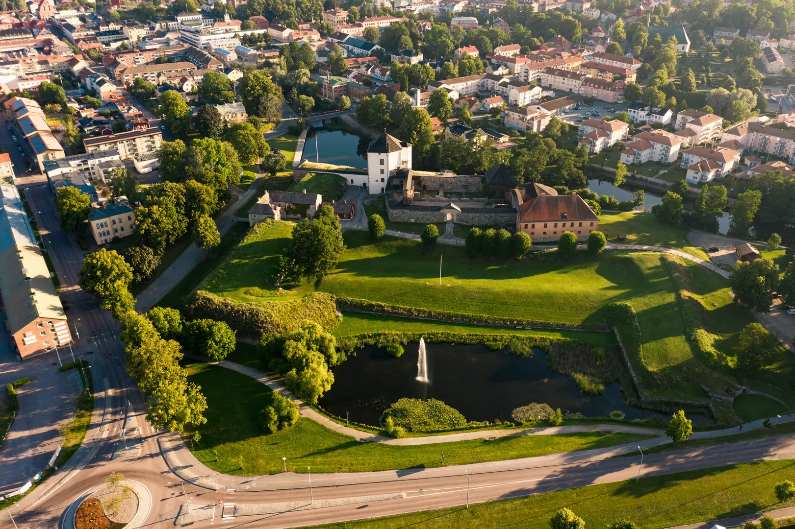 Vy över Motala, där vi arbetar med ventilation i bostäder och fastigheter